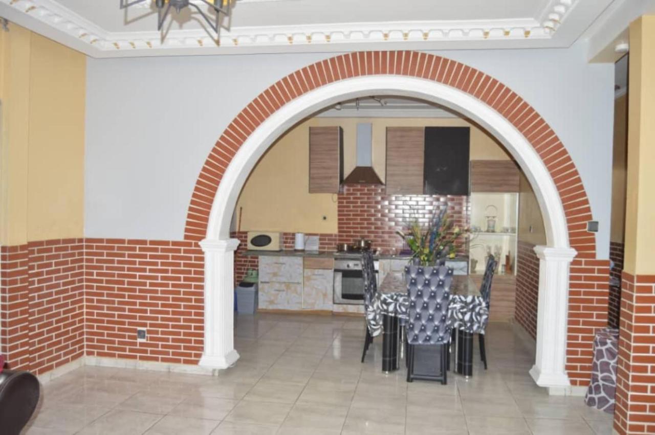 Residence Hoteliere Borel Denver 두알라 외부 사진