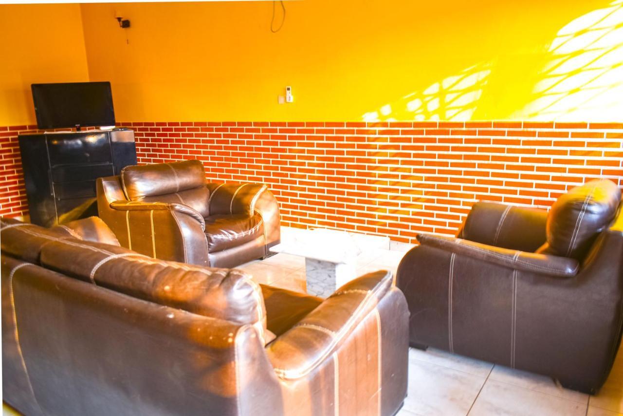 Residence Hoteliere Borel Denver 두알라 외부 사진
