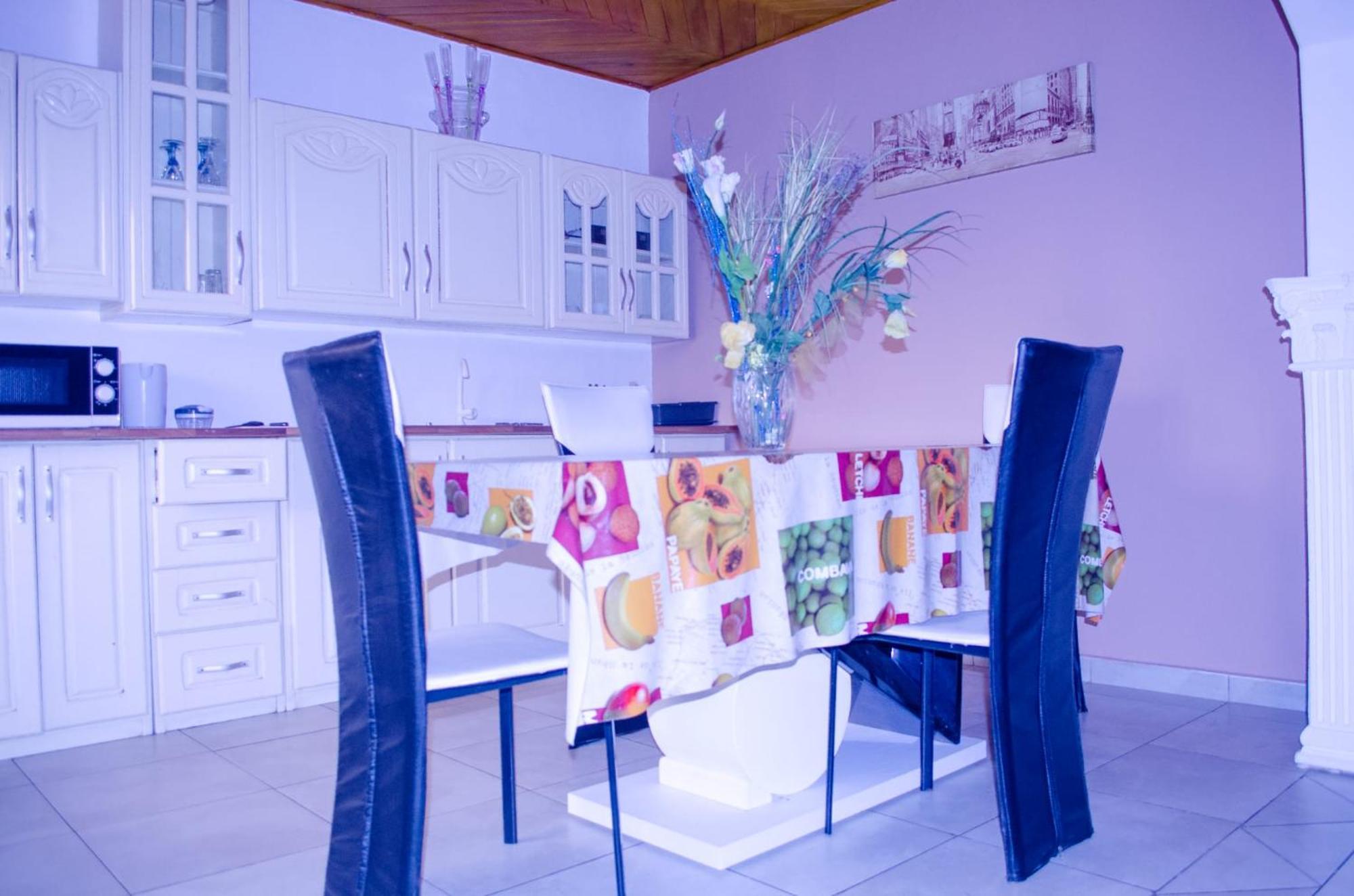 Residence Hoteliere Borel Denver 두알라 외부 사진